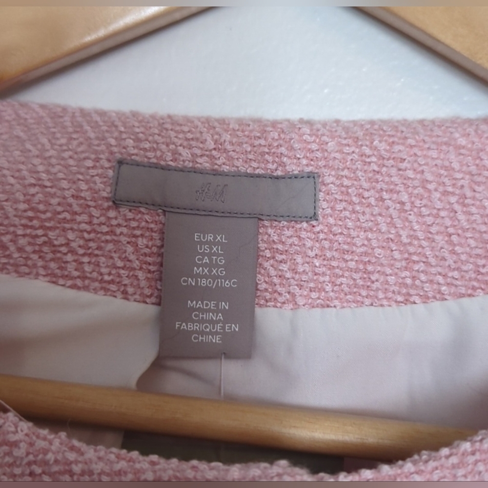 H&M Light Pink Cropped Blazer with Gold Accents - Picture 3 of 6